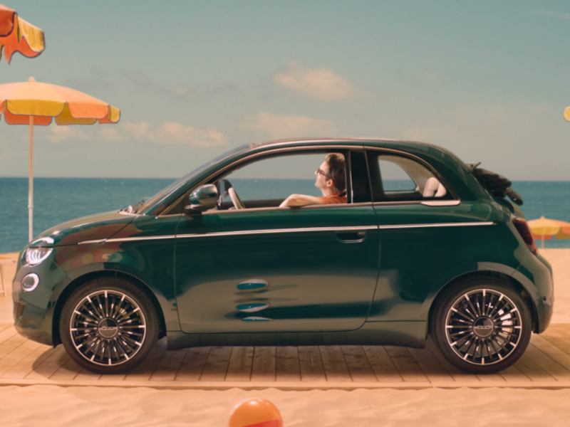 O Novo 500 celebra a beleza italiana com a nova campanha “DOLCE VITA BY DESIGN”