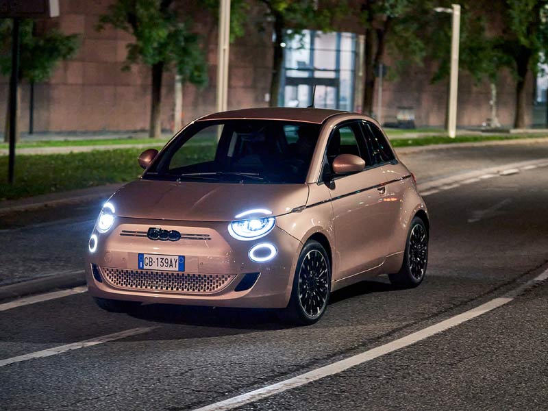 Novo 500 nomeado “best small electric car for the city” e “best convertible for value” nos Prémios What Car? de 2023