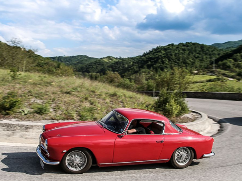 Alfa Romeo brilha na exposição Rétromobile em Paris