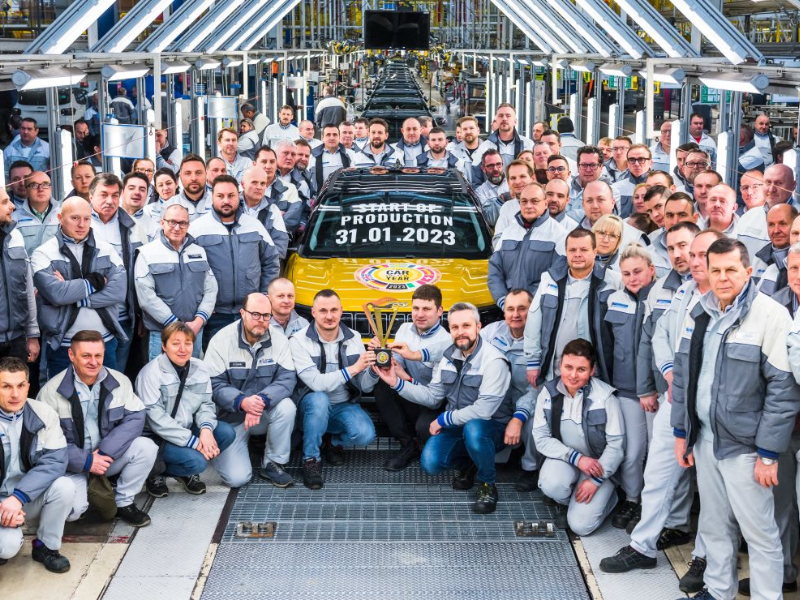 A fábrica da Stellantis em Tychy inicia a produção do novíssimo Jeep® Avenger, o vencedor do prestigiado prémio “Car of the Year 2023”