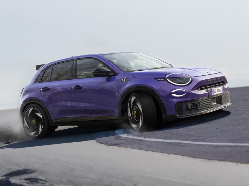 Abarth 600e: o Escorpião entra na era elétrica com 240 cv de pura adrenalina