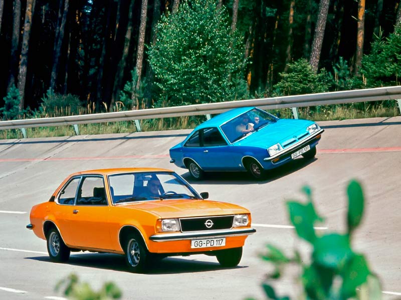 Opel celebra 50 anos dos emblemáticos Ascona B e Manta B