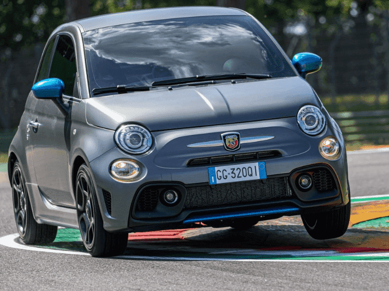 Abarth 595 premiado na iniciativa  Best Cars  da revista  Auto Motor und Sport  pela 7ª vez consecutiva